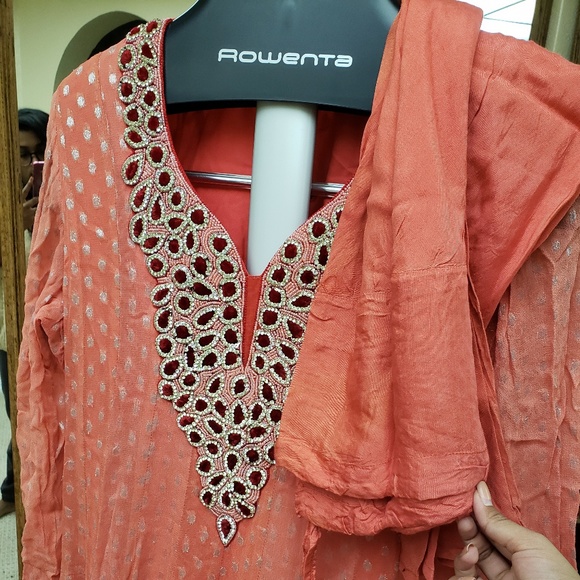 Rust w/ maroon velvet churidaar - Picture 4 of 7